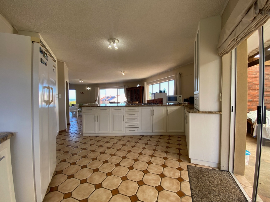 5 Bedroom Property for Sale in Cintsa East Eastern Cape